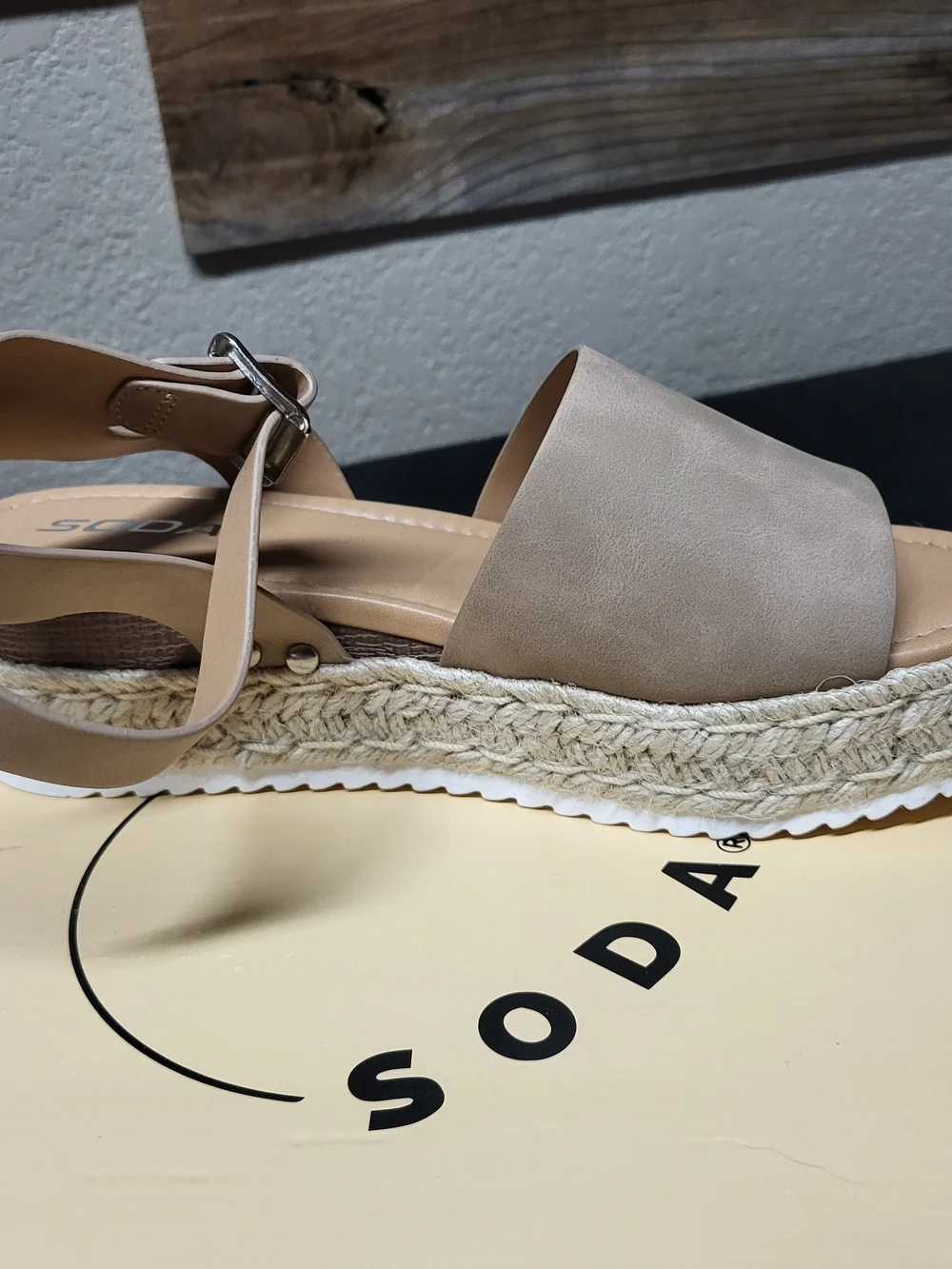 NEW Soda Womens Beige Espadrille Wedge Sandals Open Toe Ankle Strap Buckle Sz 9